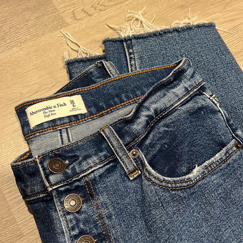 Abercrombie & Fitch high rise mom jean